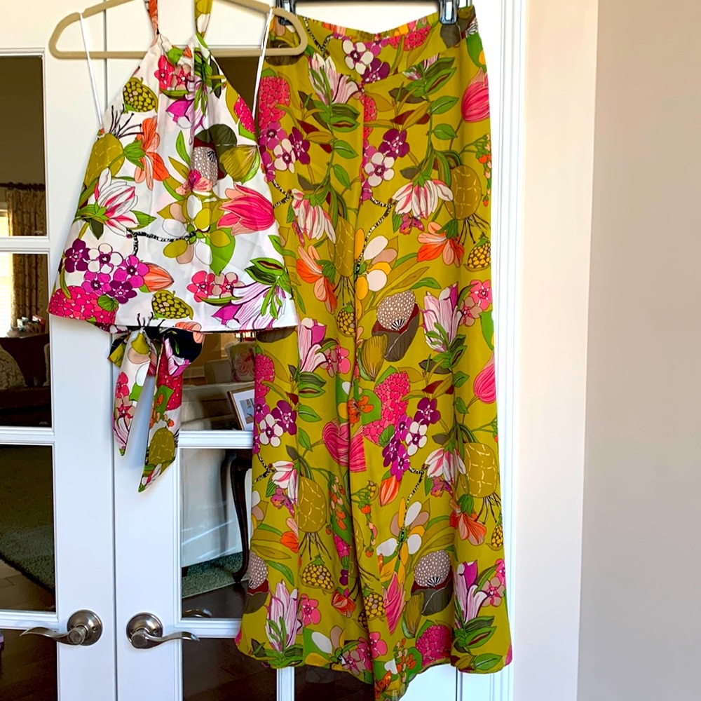 Trina Turk Set - Top (reversible) Size Small; Pants Size Medium